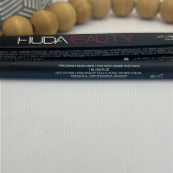 HUDA BEAUTY Life Liner Quick 'N Easy Eyeliner - Black - Picture 3 of 5